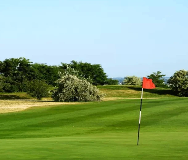 Golfozás szakképzett oktatóval - program bemutató képe - Kulcsár Akadémia